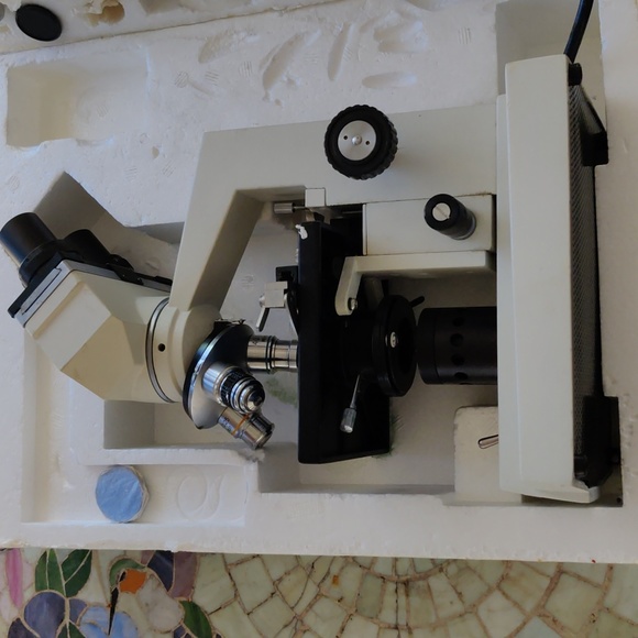 Never used microscope - Picture 3 of 4